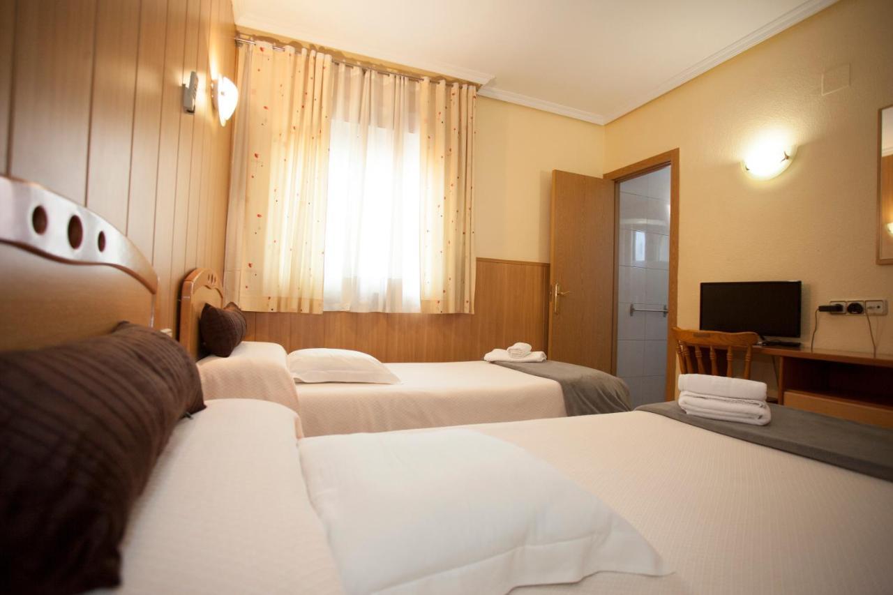 Hospedaje Los Rosales Madrid Buitenkant foto